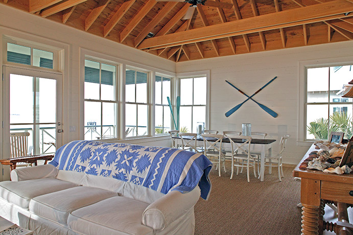 coastal-style-vacation-home-living-room