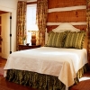 rustic-hunting-lodge-bedroom