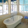 coastal-style-vacation-home-bathroom