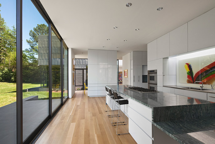 comfortable-modern-home-kitchen