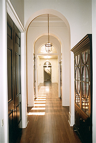 louisiana-southern-plantation-hallway
